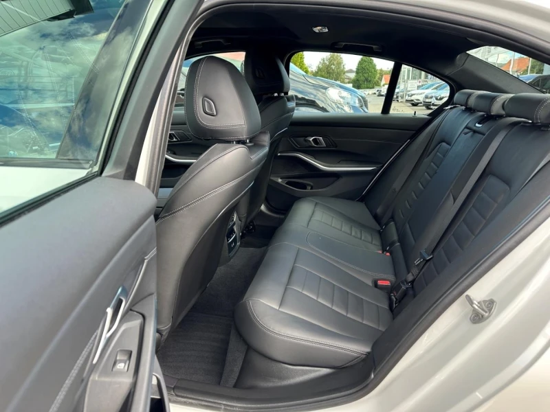 BMW 330 d XDRIVE M-SPORT HEAD UP LED SHADOW-LINE CAMERA , снимка 15 - Автомобили и джипове - 51508843