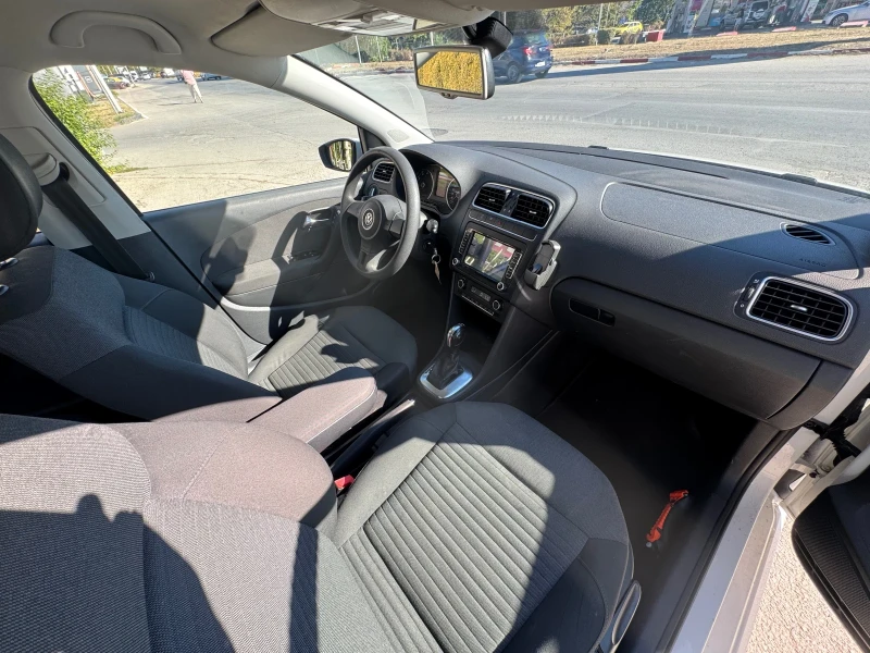VW Polo 1.2i АВТОМАТИК КАМЕРА НАВИ, снимка 13 - Автомобили и джипове - 51530702