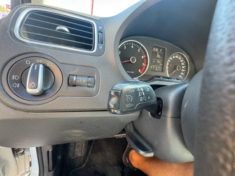 VW Polo 1.2i АВТОМАТИК КАМЕРА НАВИ, снимка 7 - Автомобили и джипове - 51530702