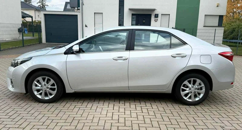 Toyota Corolla  Executive , снимка 2 - Автомобили и джипове - 52939728