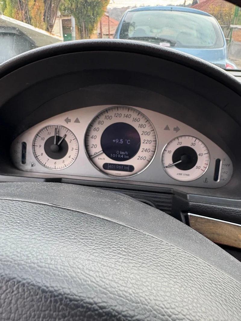 Mercedes-Benz E 320, снимка 3 - Автомобили и джипове - 52708438