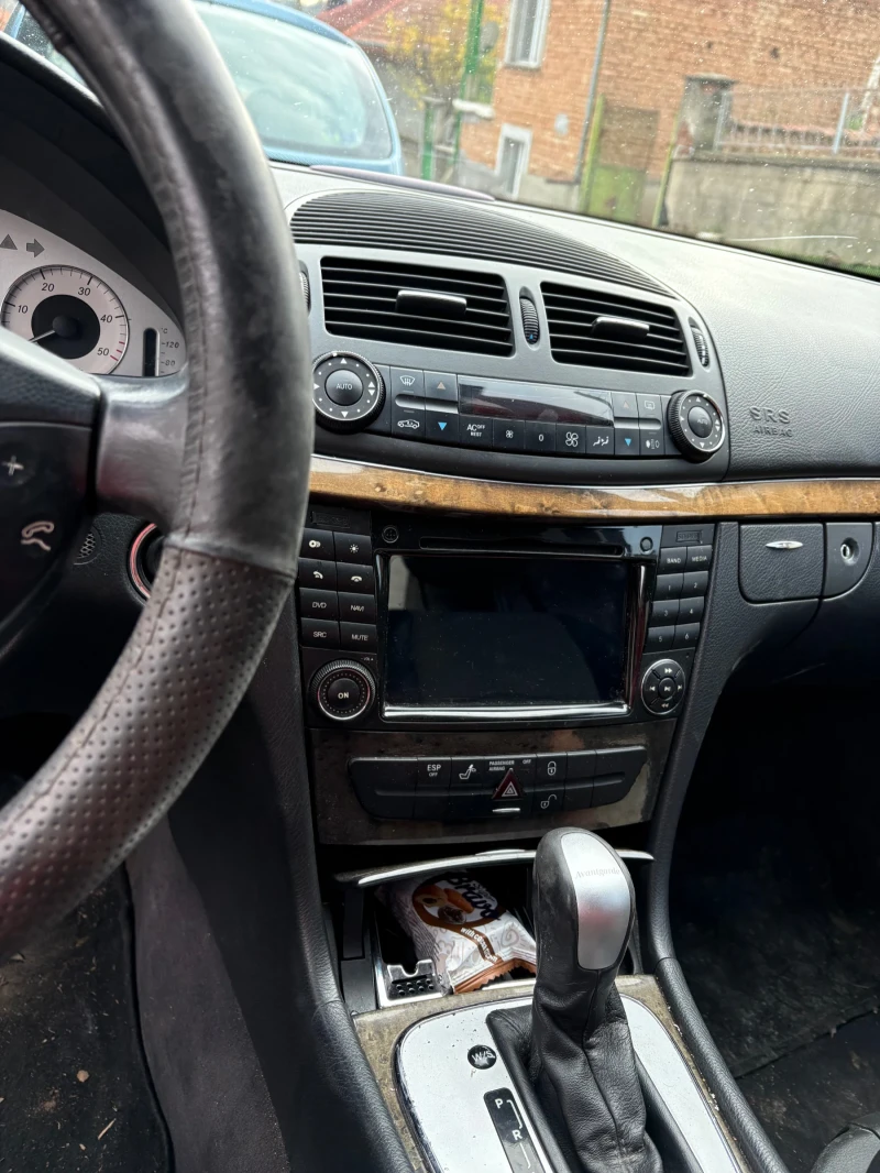 Mercedes-Benz E 320, снимка 5 - Автомобили и джипове - 52708438