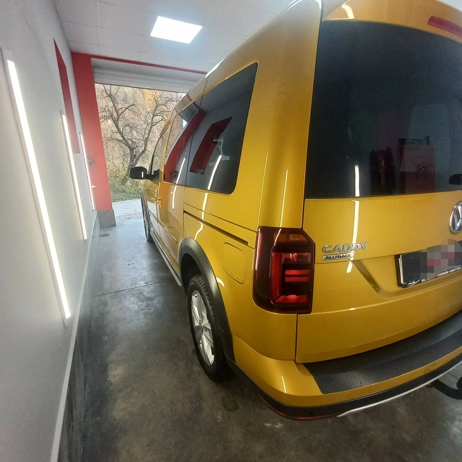 VW Caddy Alltrack 4x4 2.0TDI  ръчка - изображение 3