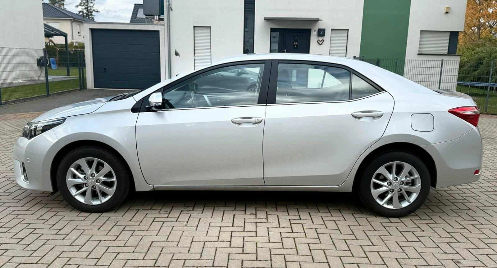 Toyota Corolla  Executive  - изображение 2