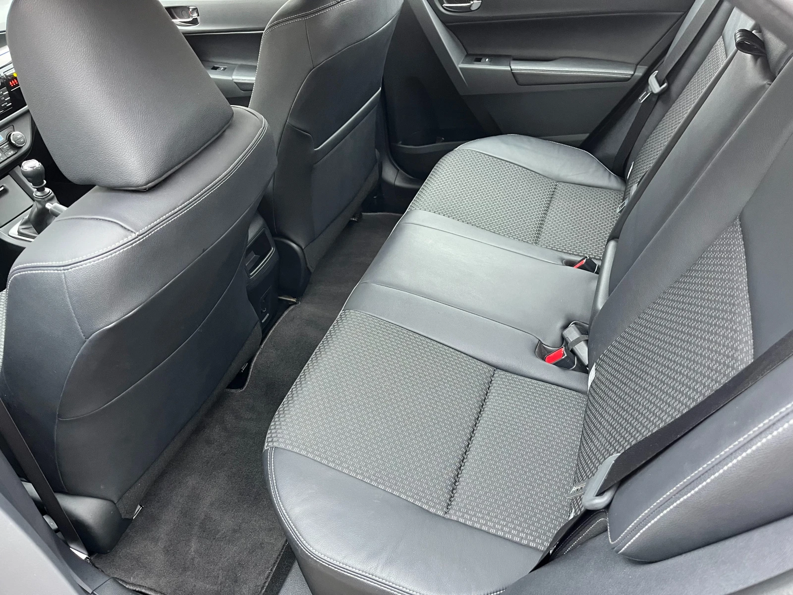 Toyota Corolla  Executive  - изображение 8