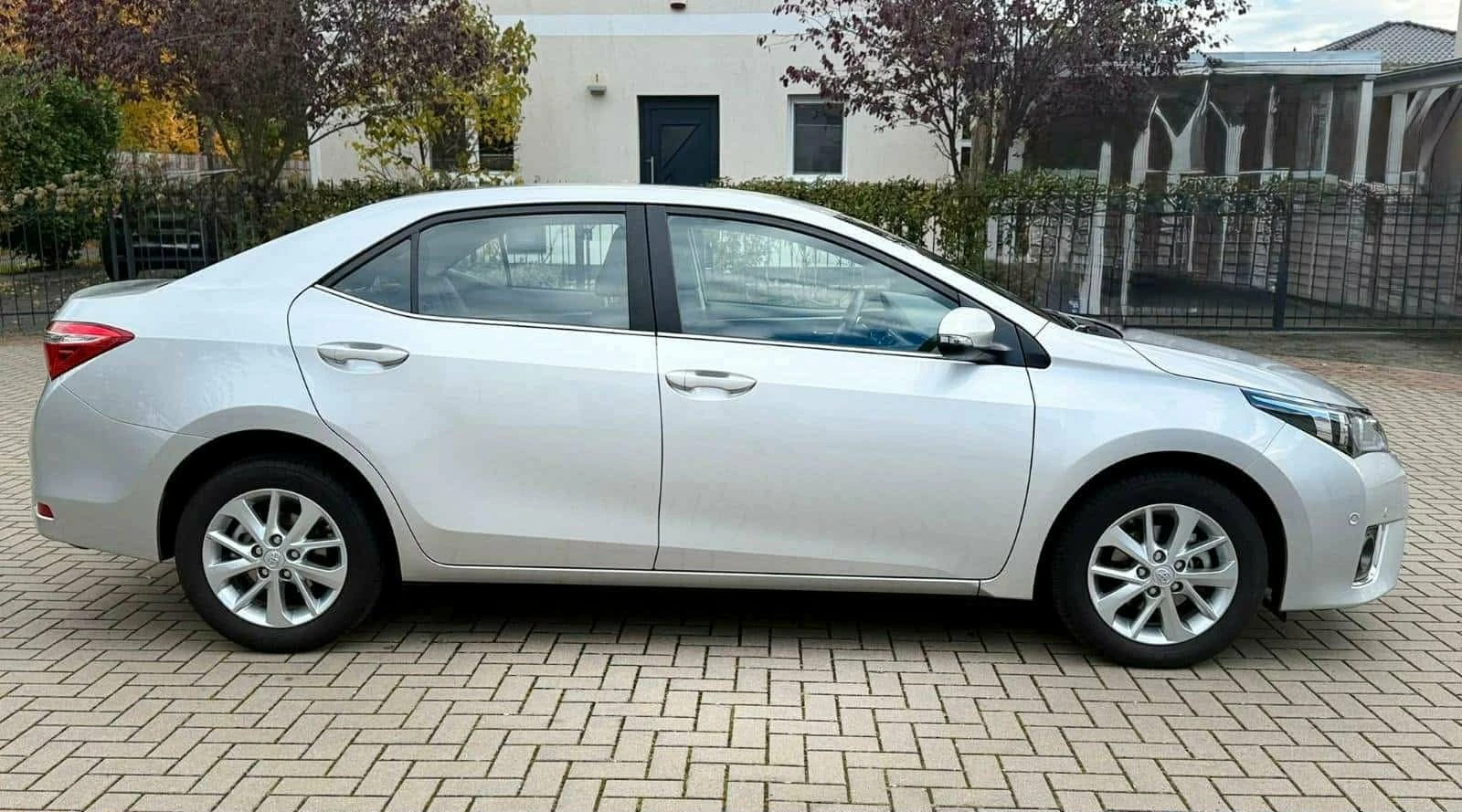 Toyota Corolla  Executive Plus - изображение 2