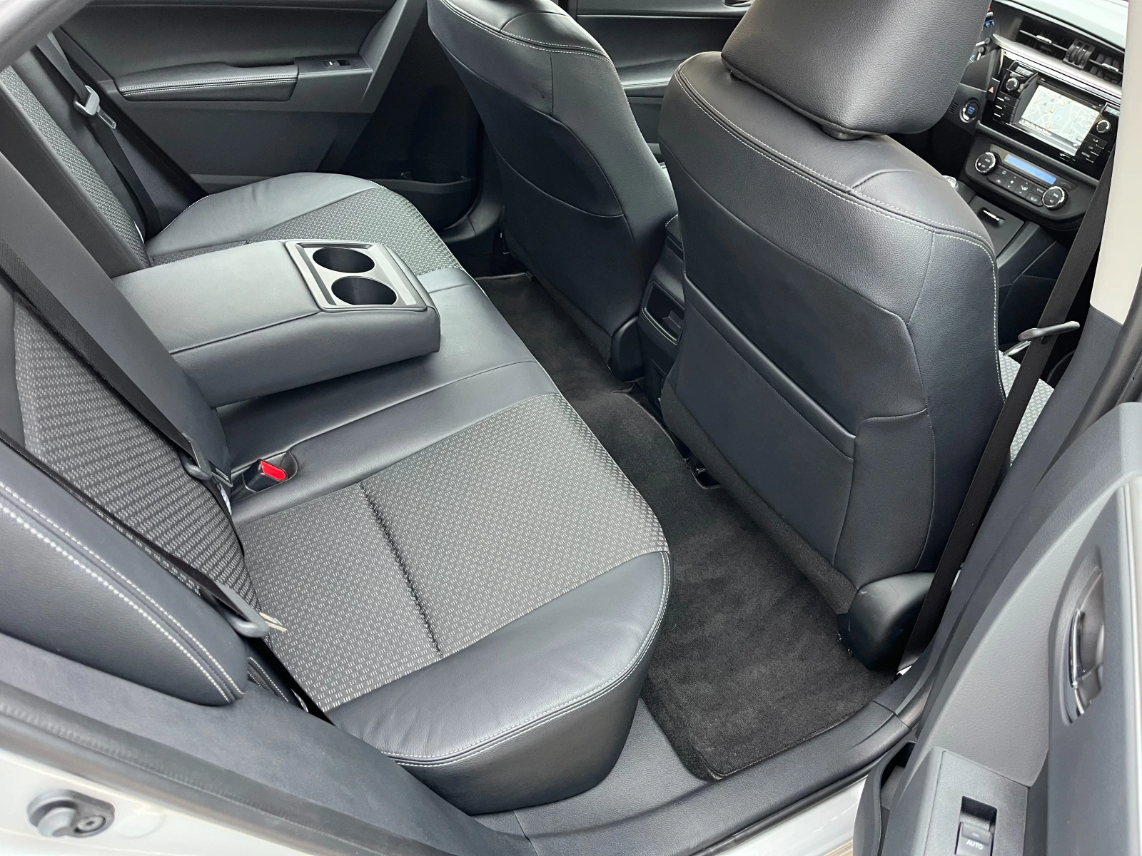 Toyota Corolla  Executive  - изображение 10