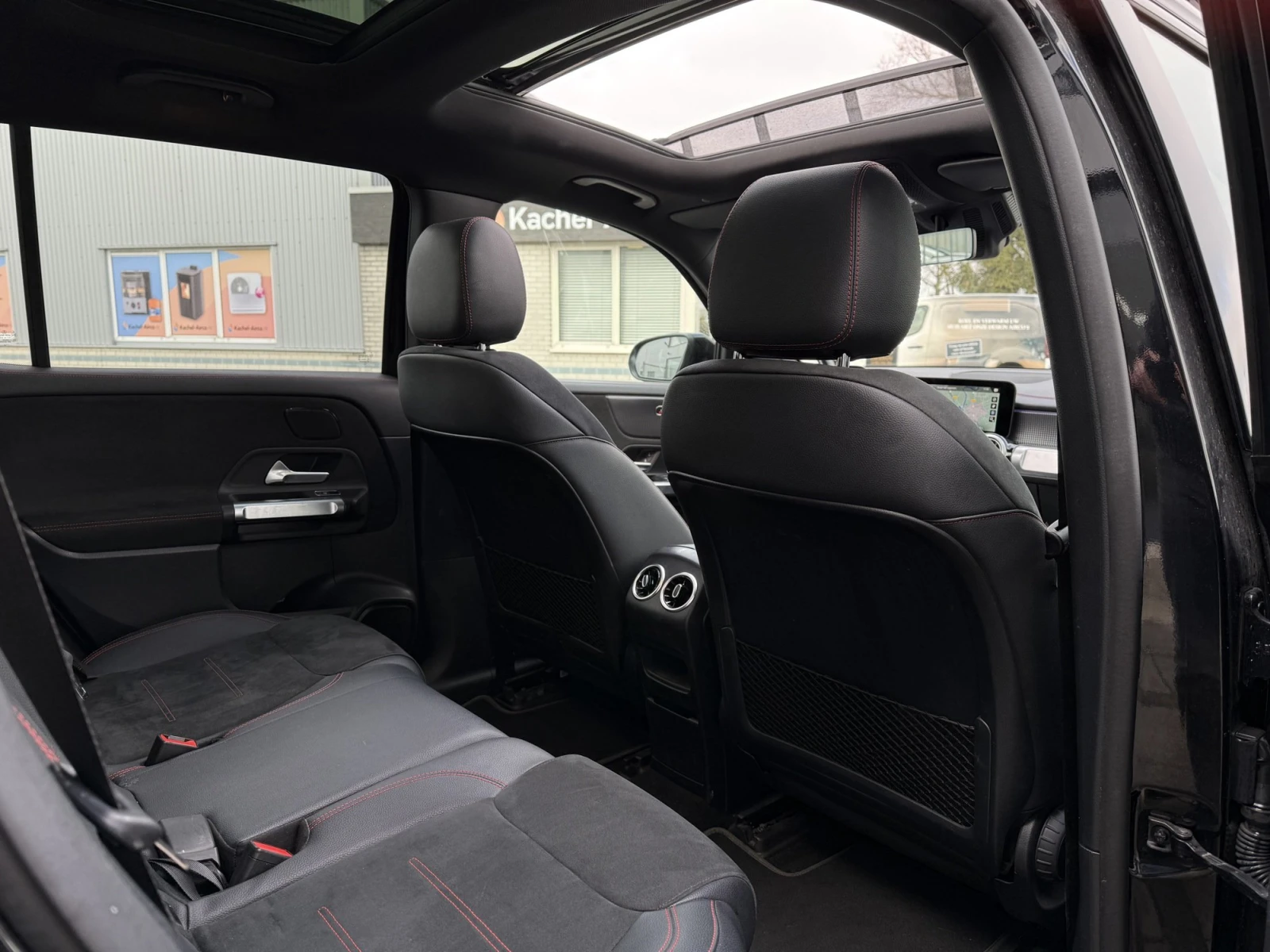 Mercedes-Benz EQB 250 AMG Line - изображение 9