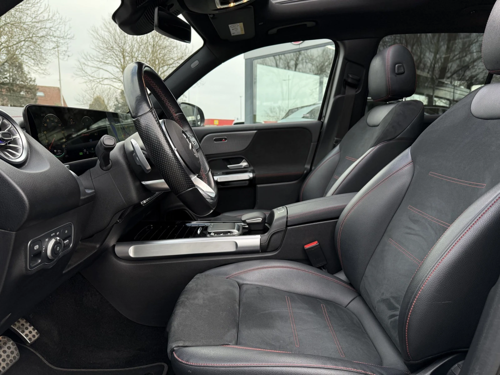 Mercedes-Benz EQB 250 AMG Line - изображение 8