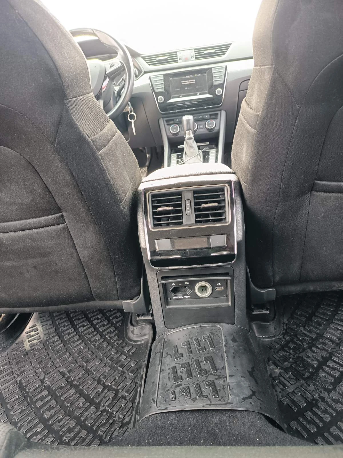 Skoda Superb 2.0TDI, снимка 10 - Автомобили и джипове - 53943063