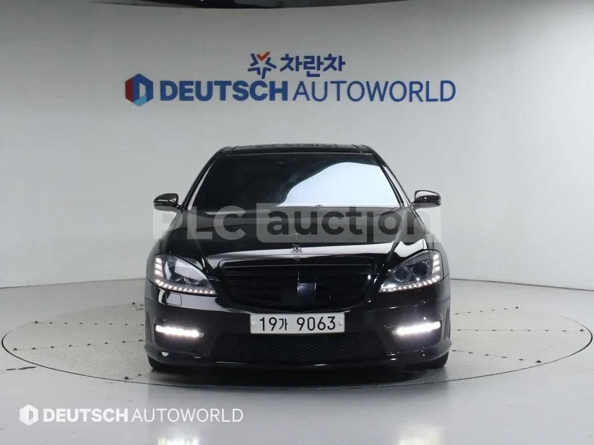 Mercedes-Benz S 63 AMG ABC* DISTRONIK* ОБДУХ* NIGHT VIEW* PANO* ALCANTARA, снимка 2 - Автомобили и джипове - 53947181