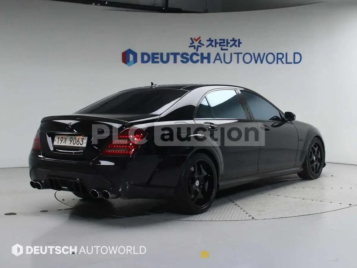 Mercedes-Benz S 63 AMG ABC* DISTRONIK* ОБДУХ* NIGHT VIEW* PANO* ALCANTARA, снимка 3 - Автомобили и джипове - 53947181