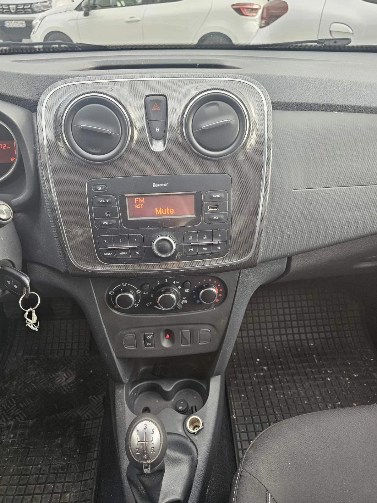 Dacia Sandero 0.9 Tce 90 к.с. бензин, снимка 9 - Автомобили и джипове - 53988251