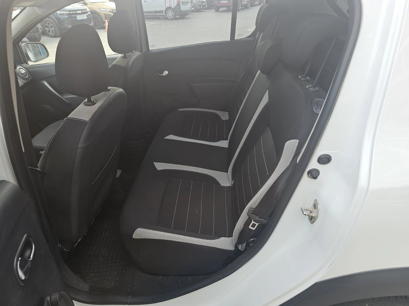 Dacia Sandero 0.9 Tce 90 к.с. бензин, снимка 13 - Автомобили и джипове - 53988251