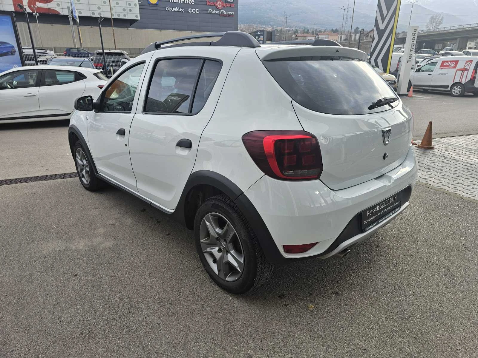 Dacia Sandero 0.9 Tce 90 к.с. бензин, снимка 4 - Автомобили и джипове - 53988251