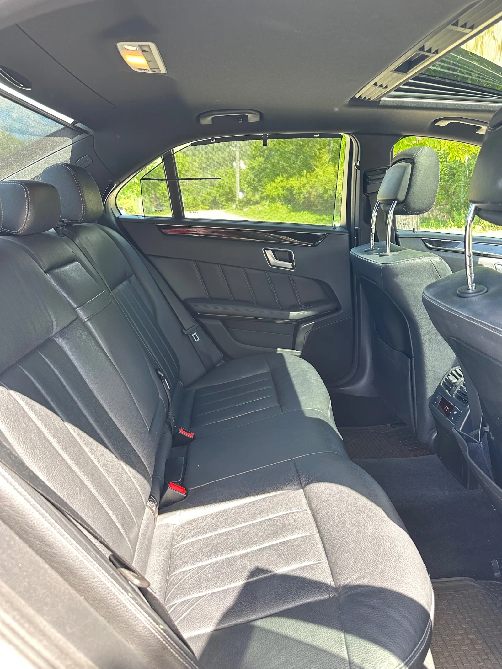 Mercedes-Benz E 300  Bluetec Hybrid , снимка 14 - Автомобили и джипове - 54900445