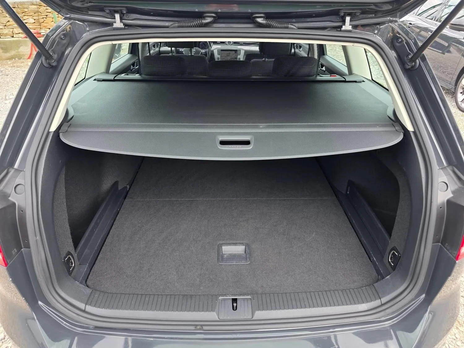 VW Passat 1.6TDI 120K.C. / АВТОМАТ / ДИГИТАЛ / ФУЛЛ ЛЕД / , снимка 15 - Автомобили и джипове - 55400881