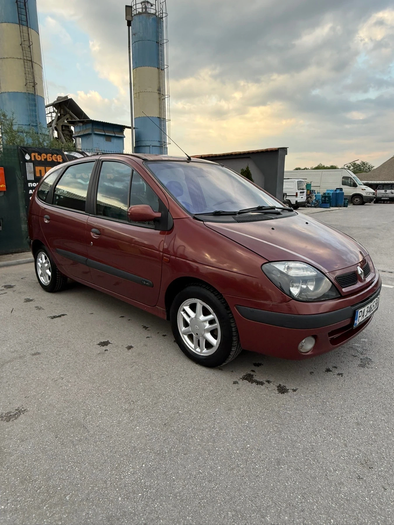 Renault Scenic 1.9DCi, снимка 15 - Автомобили и джипове - 55968101