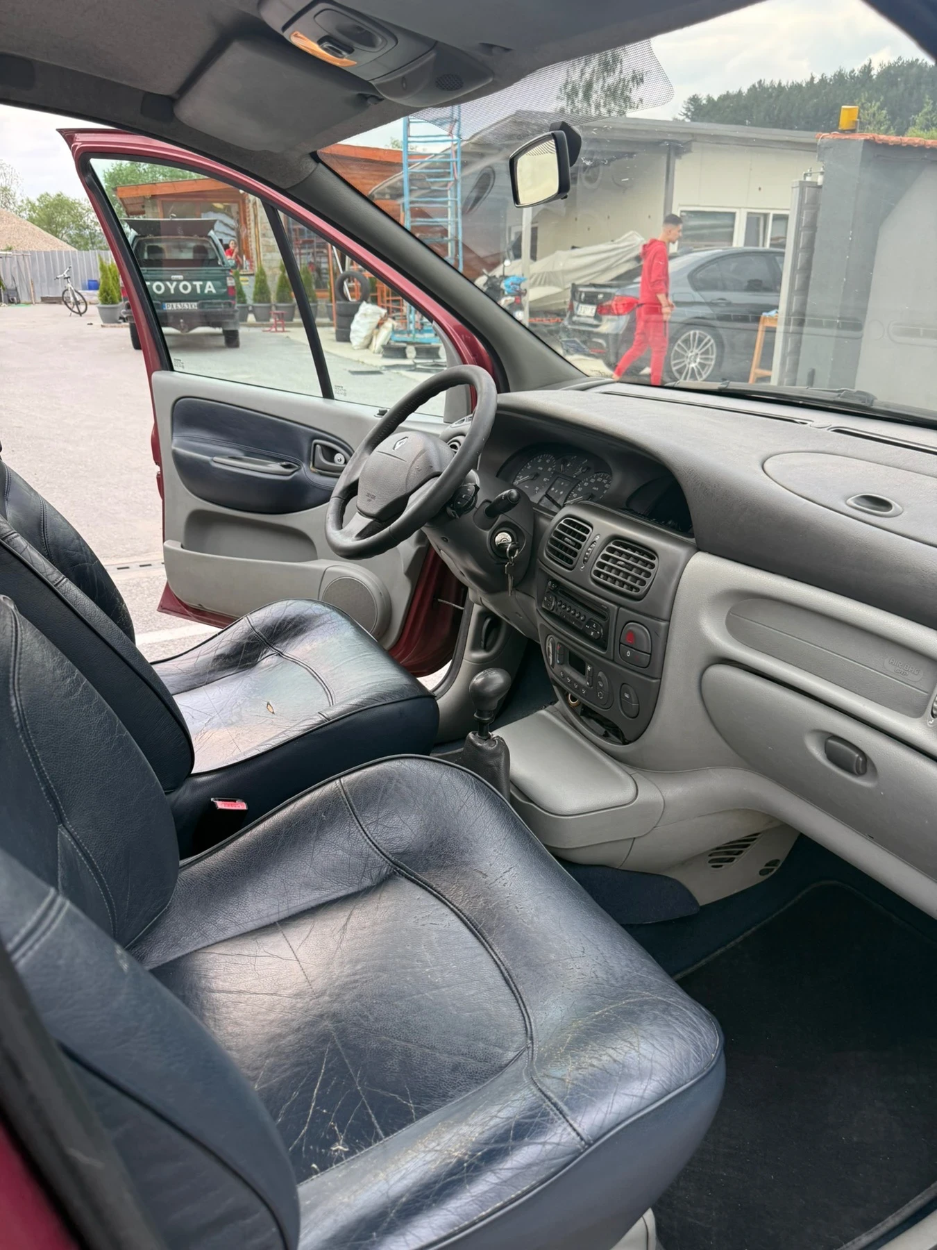 Renault Scenic 1.9DCi, снимка 9 - Автомобили и джипове - 55968101