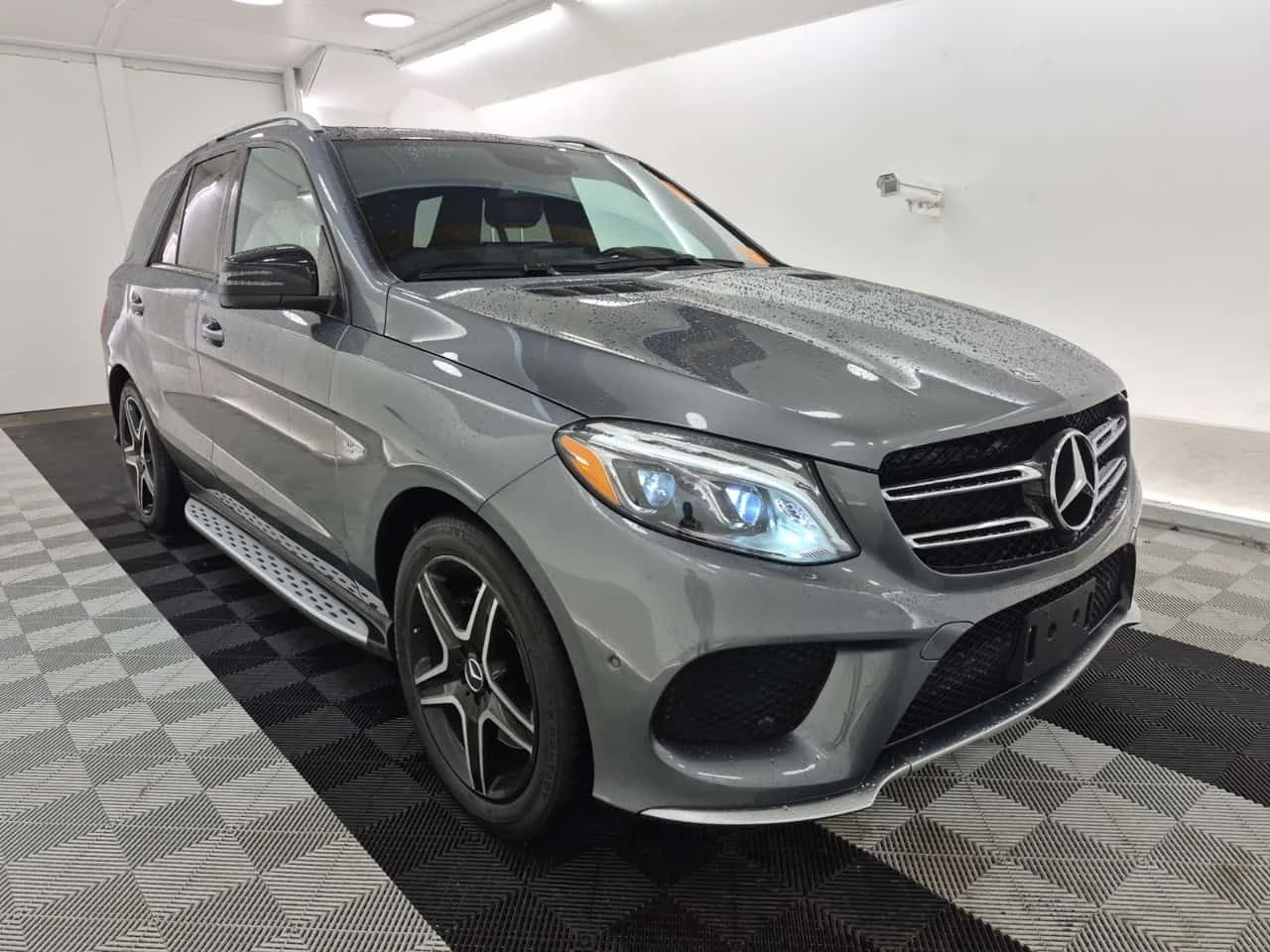 Mercedes-Benz GLE 43 AMG * PANO* ПОДГРЕВИ* KEYLESS* CARFAX, снимка 2 - Автомобили и джипове - 54197339