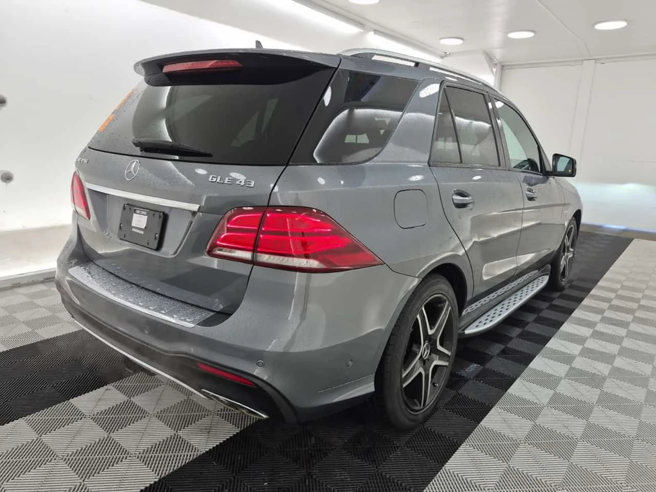 Mercedes-Benz GLE 43 AMG * PANO* ПОДГРЕВИ* KEYLESS* CARFAX, снимка 3 - Автомобили и джипове - 54197339