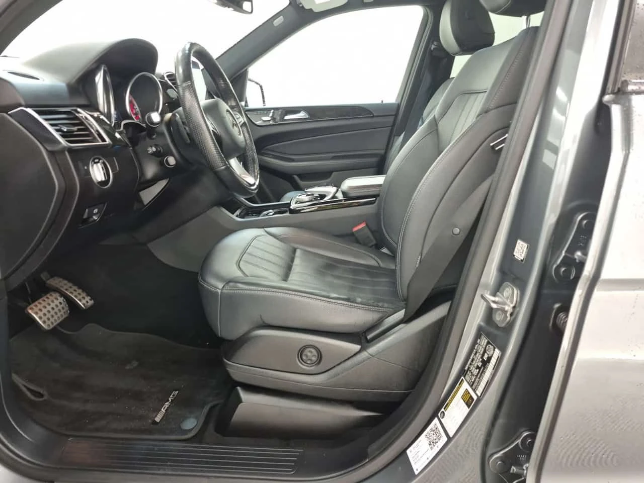Mercedes-Benz GLE 43 AMG * PANO* ПОДГРЕВИ* KEYLESS* CARFAX, снимка 5 - Автомобили и джипове - 54197339