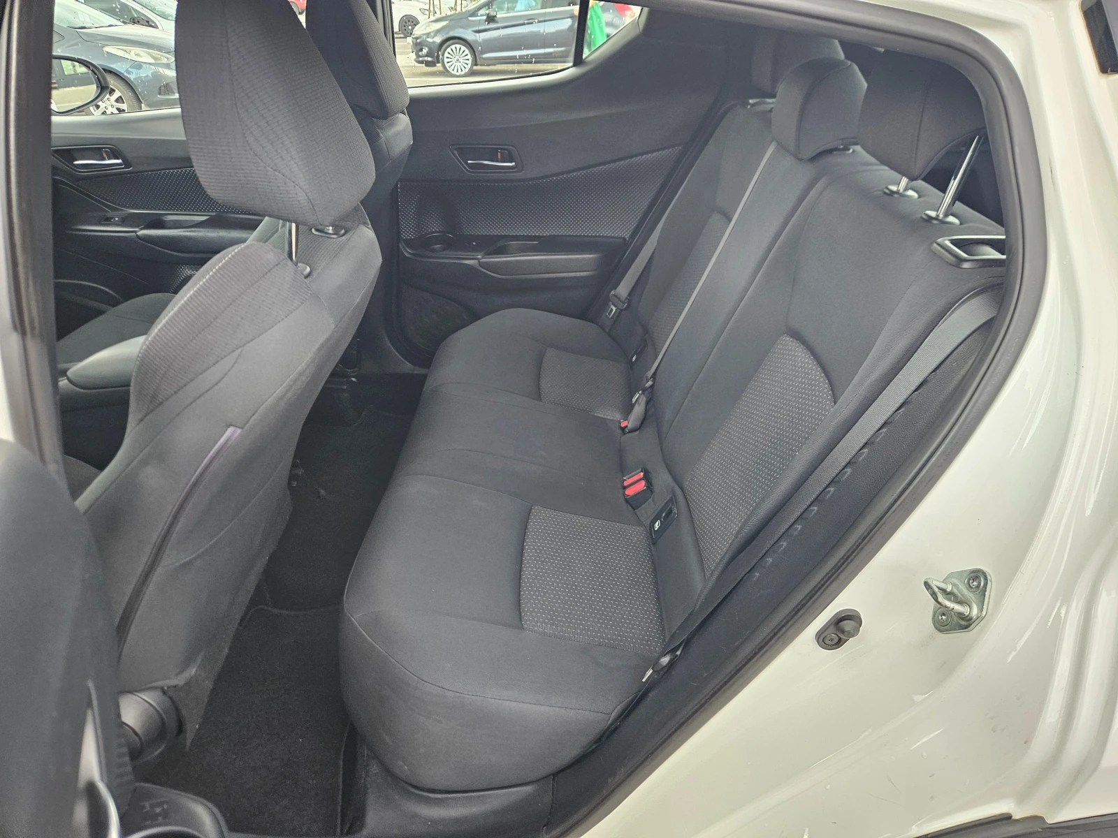 Toyota C-HR 1.2T, снимка 12 - Автомобили и джипове - 55163181