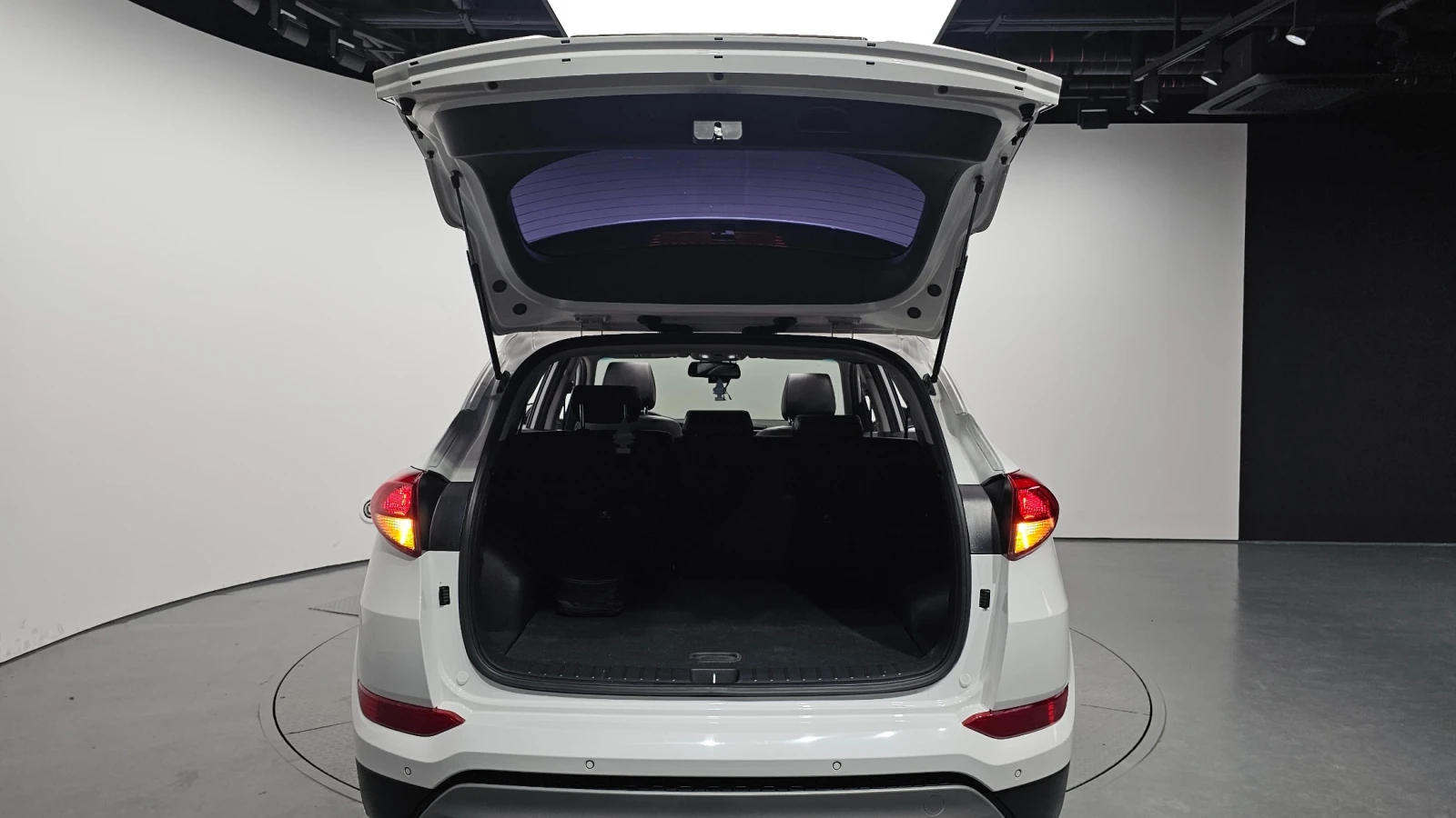 Hyundai Tucson 4WD Modern (Model 2018), снимка 4 - Автомобили и джипове - 55643915