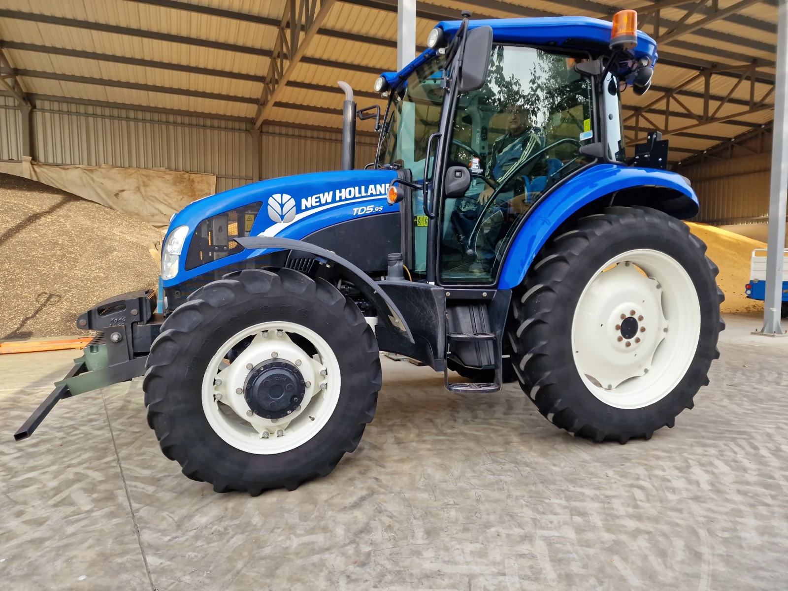 Трактор New Holland TD5.95 - изображение 4