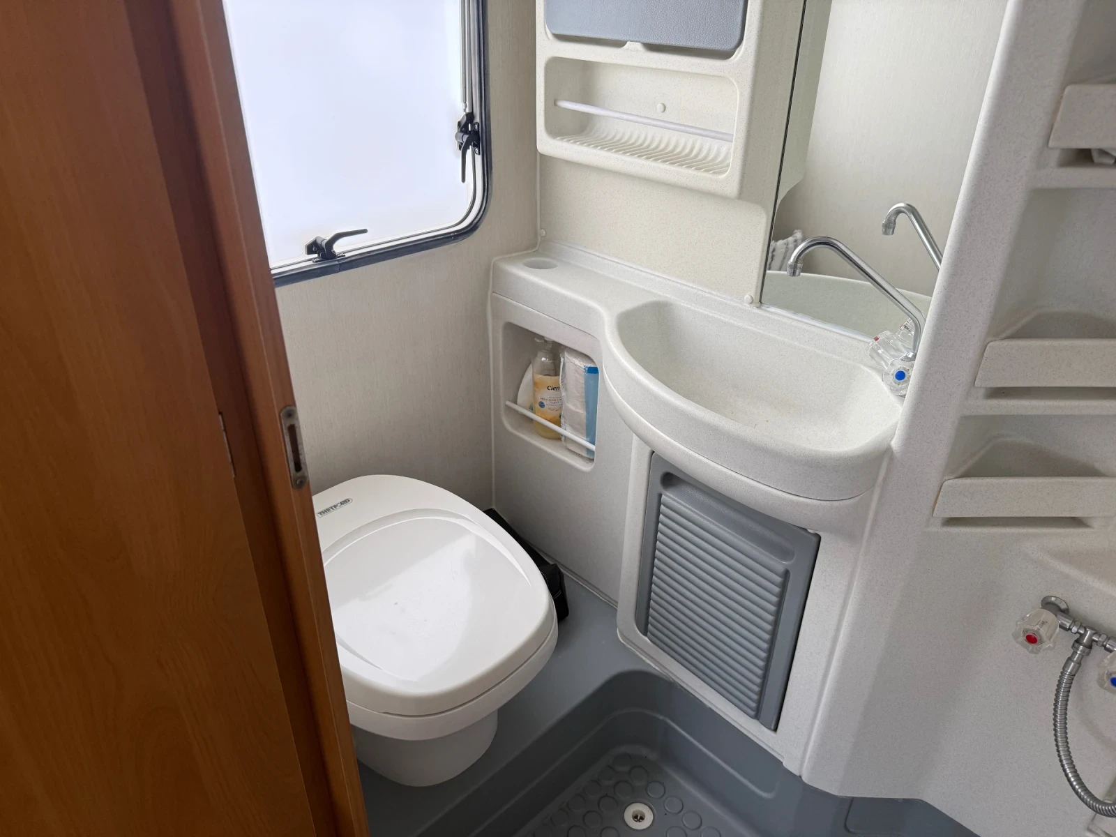 Кемпер Ford TRANSIT 2.5TURBO D RIVIERA 79000KM!!!, снимка 17 - Каравани и кемпери - 54195956