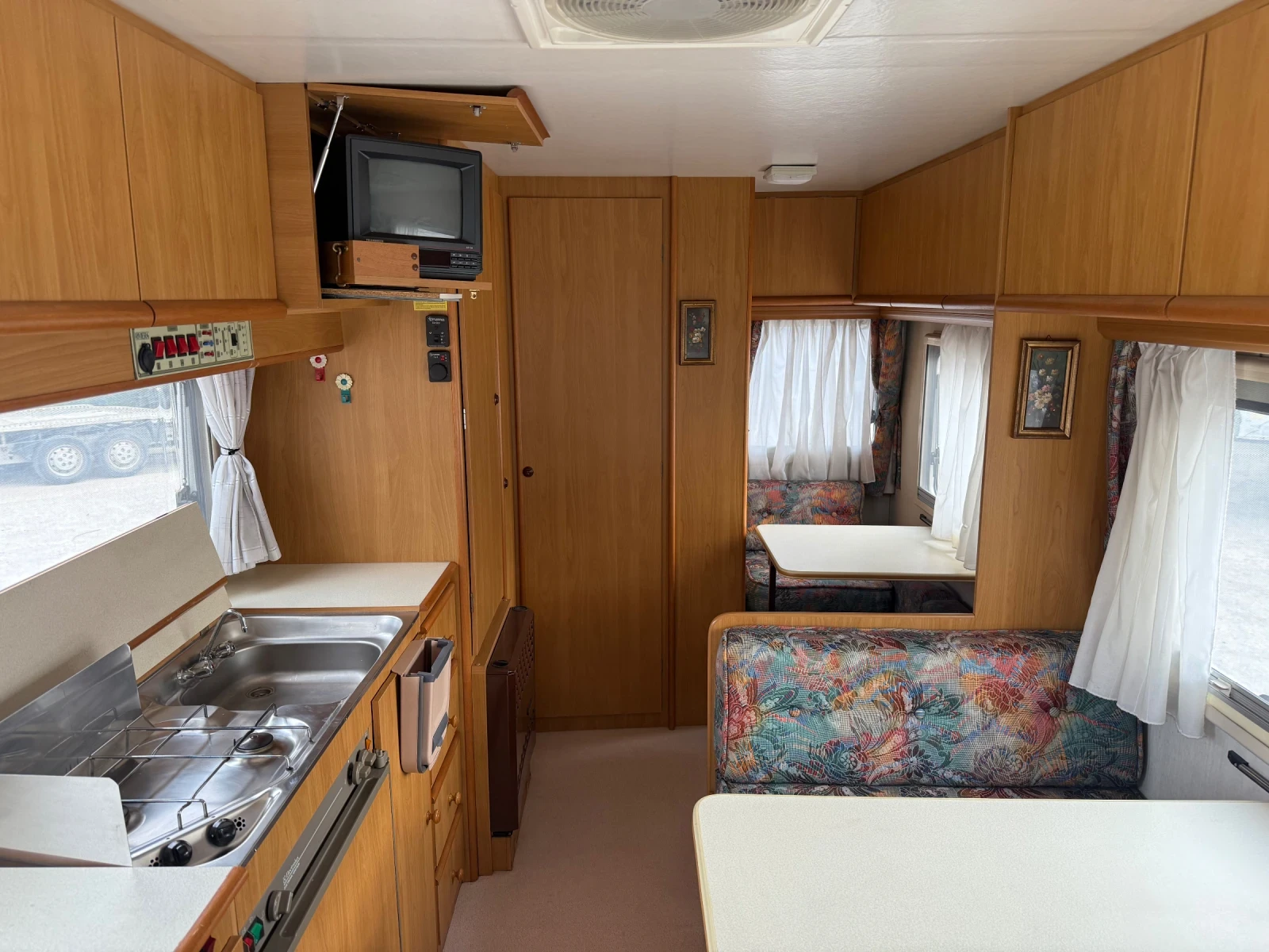 Кемпер Ford TRANSIT 2.5TURBO D RIVIERA 79000KM!!!, снимка 13 - Каравани и кемпери - 54195956