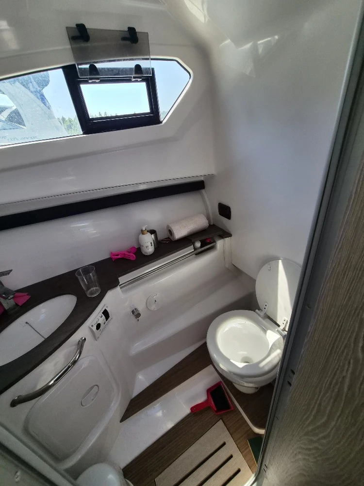 Надуваема лодка Salpa Soleil 33, снимка 15 - Воден транспорт - 55946395