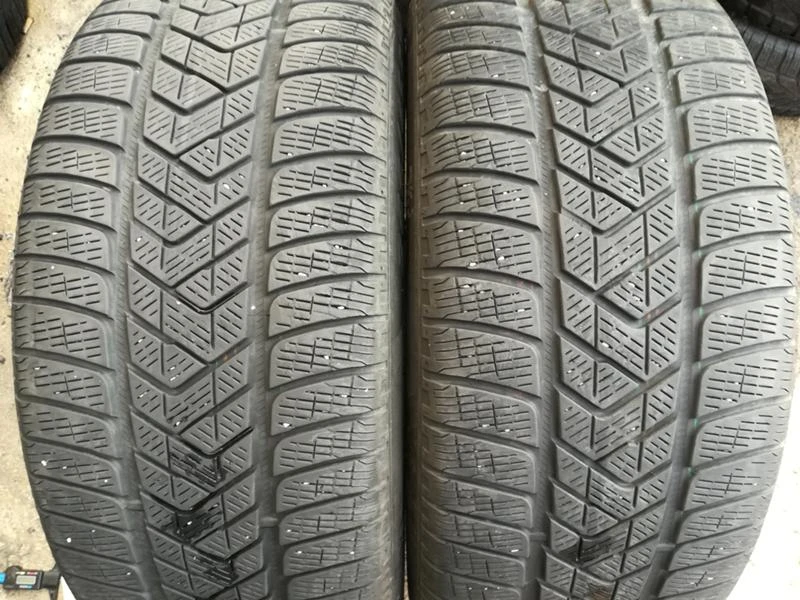 Гуми Зимни 255/45R20, снимка 1 - Гуми и джанти - 27042695