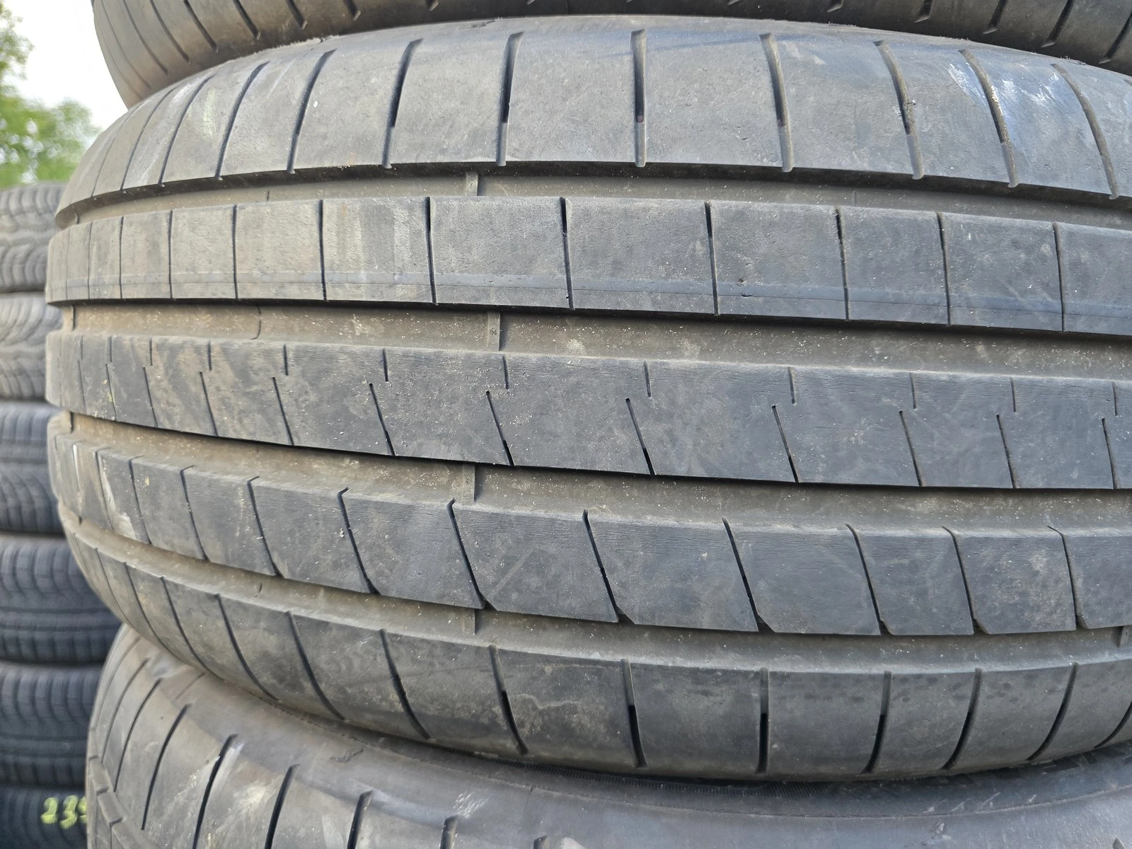 Гуми Летни 225/55R17, снимка 2 - Гуми и джанти - 56664510