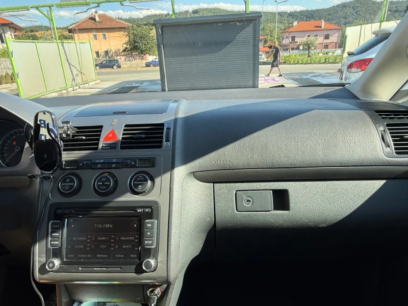 VW Touran, снимка 10 - Автомобили и джипове - 51752786