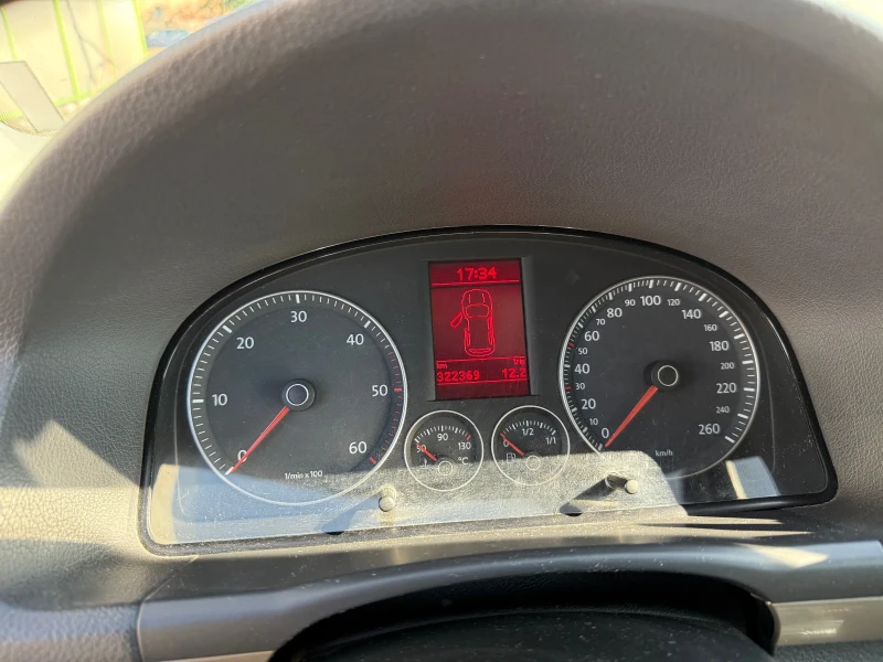 VW Touran, снимка 7 - Автомобили и джипове - 51752786