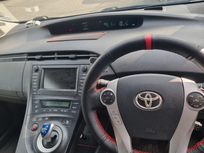 Toyota Prius 1.8 Hibrid, снимка 10 - Автомобили и джипове - 52554545
