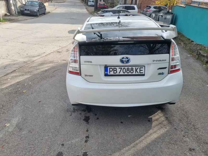 Toyota Prius 1.8 Hibrid, снимка 8 - Автомобили и джипове - 52554545