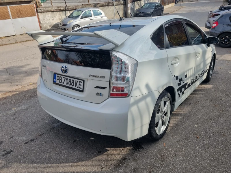 Toyota Prius 1.8 Hibrid, снимка 9 - Автомобили и джипове - 52554545