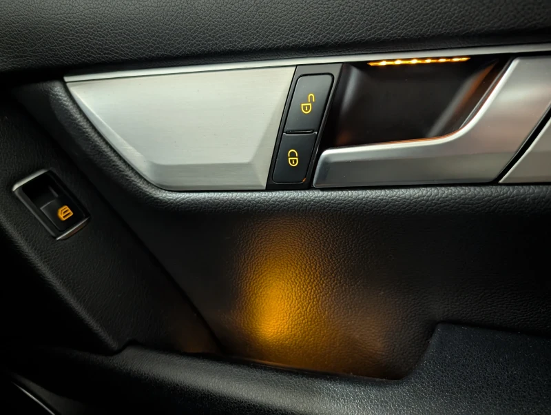 Mercedes-Benz C 250, снимка 11 - Автомобили и джипове - 53126441