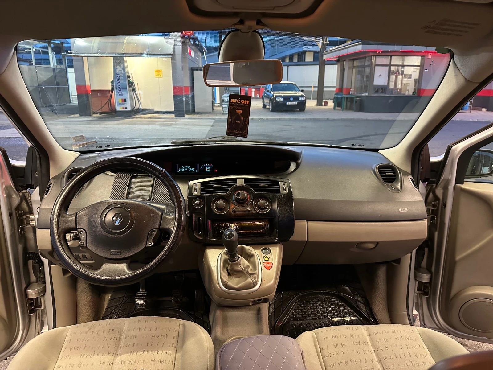 Renault Scenic 1.5 dci, снимка 8 - Автомобили и джипове - 53951911