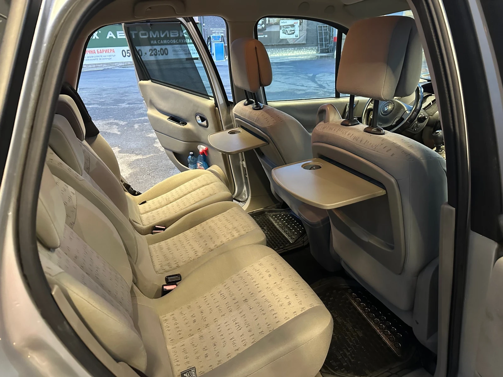 Renault Scenic 1.5 dci, снимка 12 - Автомобили и джипове - 53951911