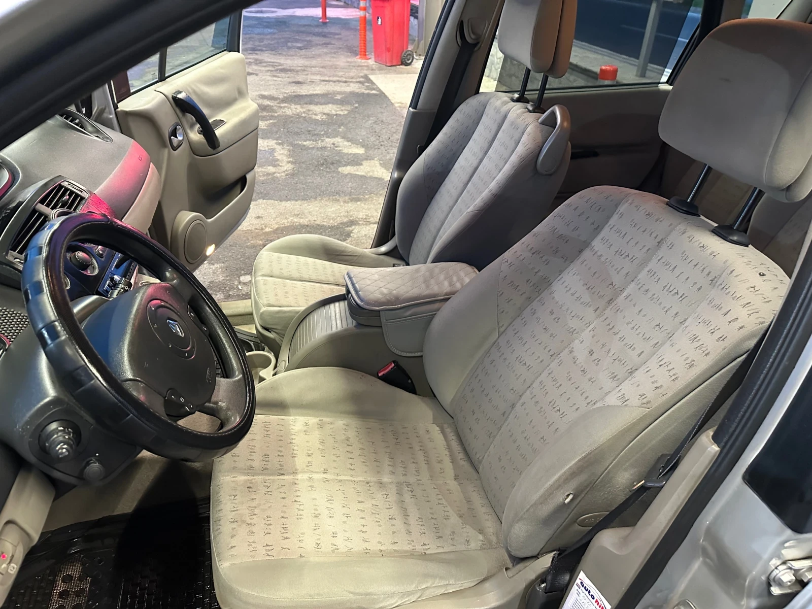 Renault Scenic 1.5 dci, снимка 10 - Автомобили и джипове - 53951911