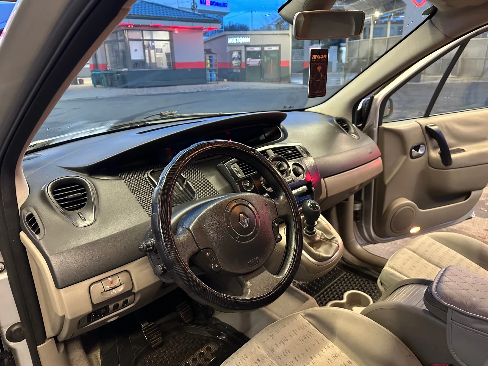 Renault Scenic 1.5 dci, снимка 9 - Автомобили и джипове - 53951911