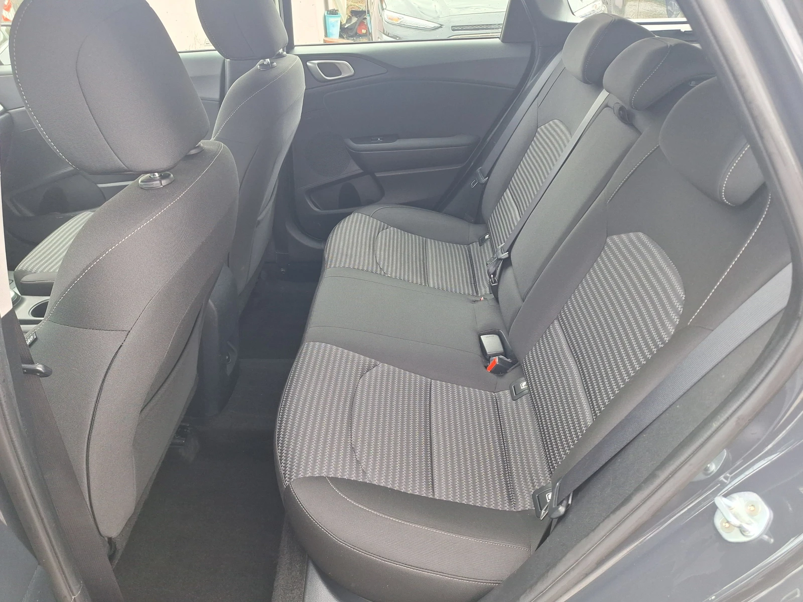 Kia Ceed 1.6 Crdi 136 Ks Hybrid Navi Led Full!, снимка 13 - Автомобили и джипове - 54041261