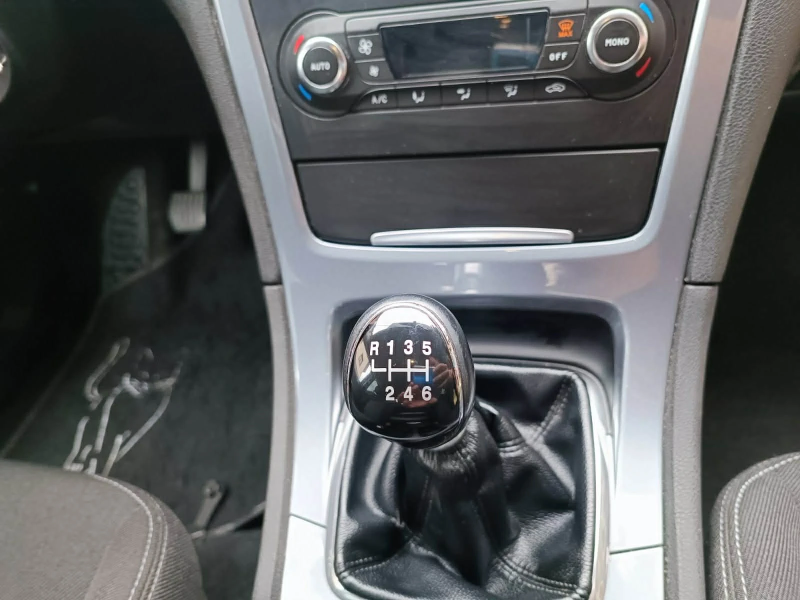 Ford Mondeo 1.6 ECO BOOST, снимка 10 - Автомобили и джипове - 54259998