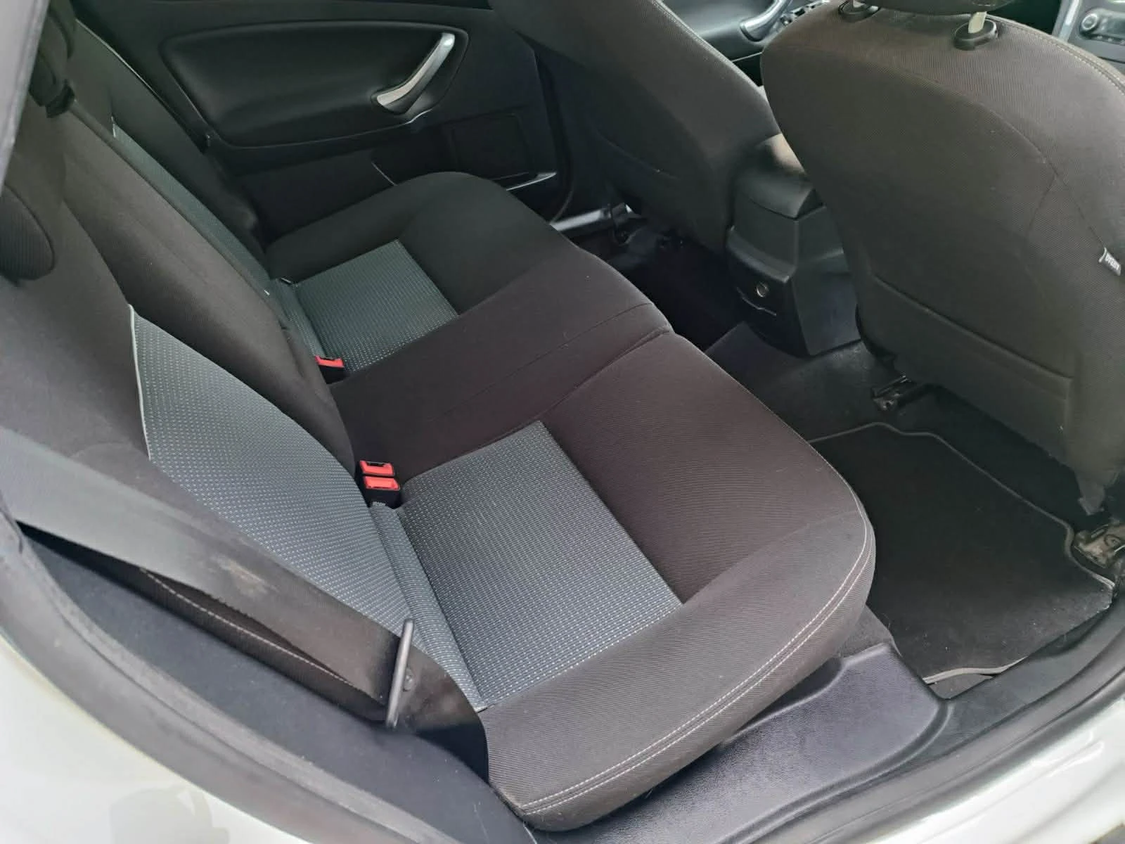 Ford Mondeo 1.6 ECO BOOST, снимка 13 - Автомобили и джипове - 54259998