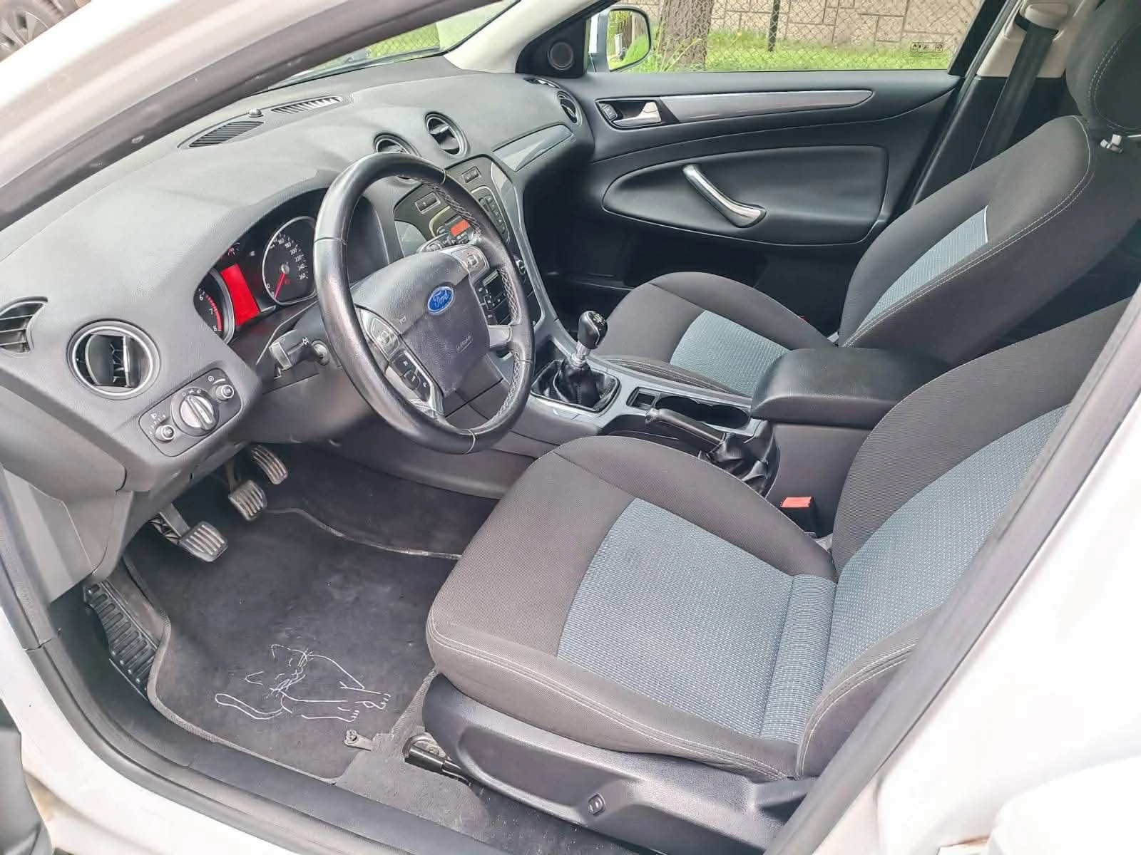 Ford Mondeo 1.6 ECO BOOST, снимка 8 - Автомобили и джипове - 54259998