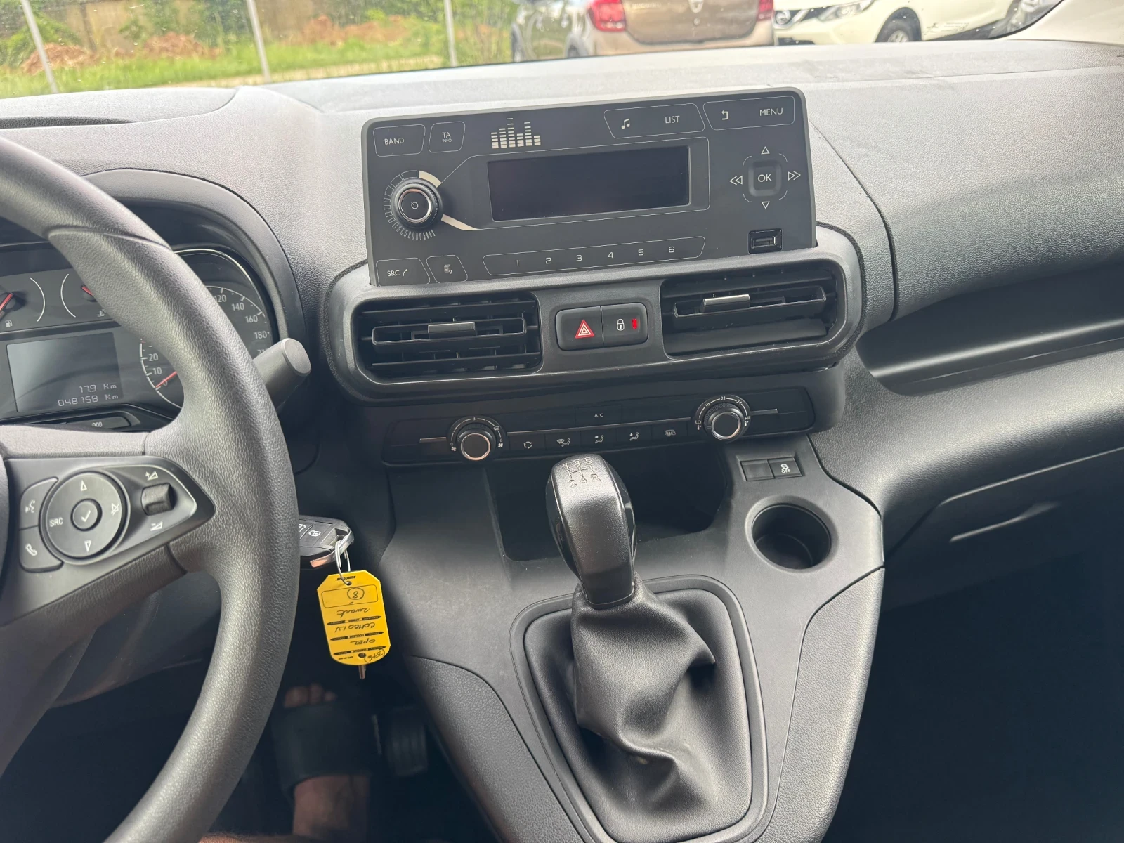Opel Combo 47000 km, снимка 5 - Автомобили и джипове - 54543730