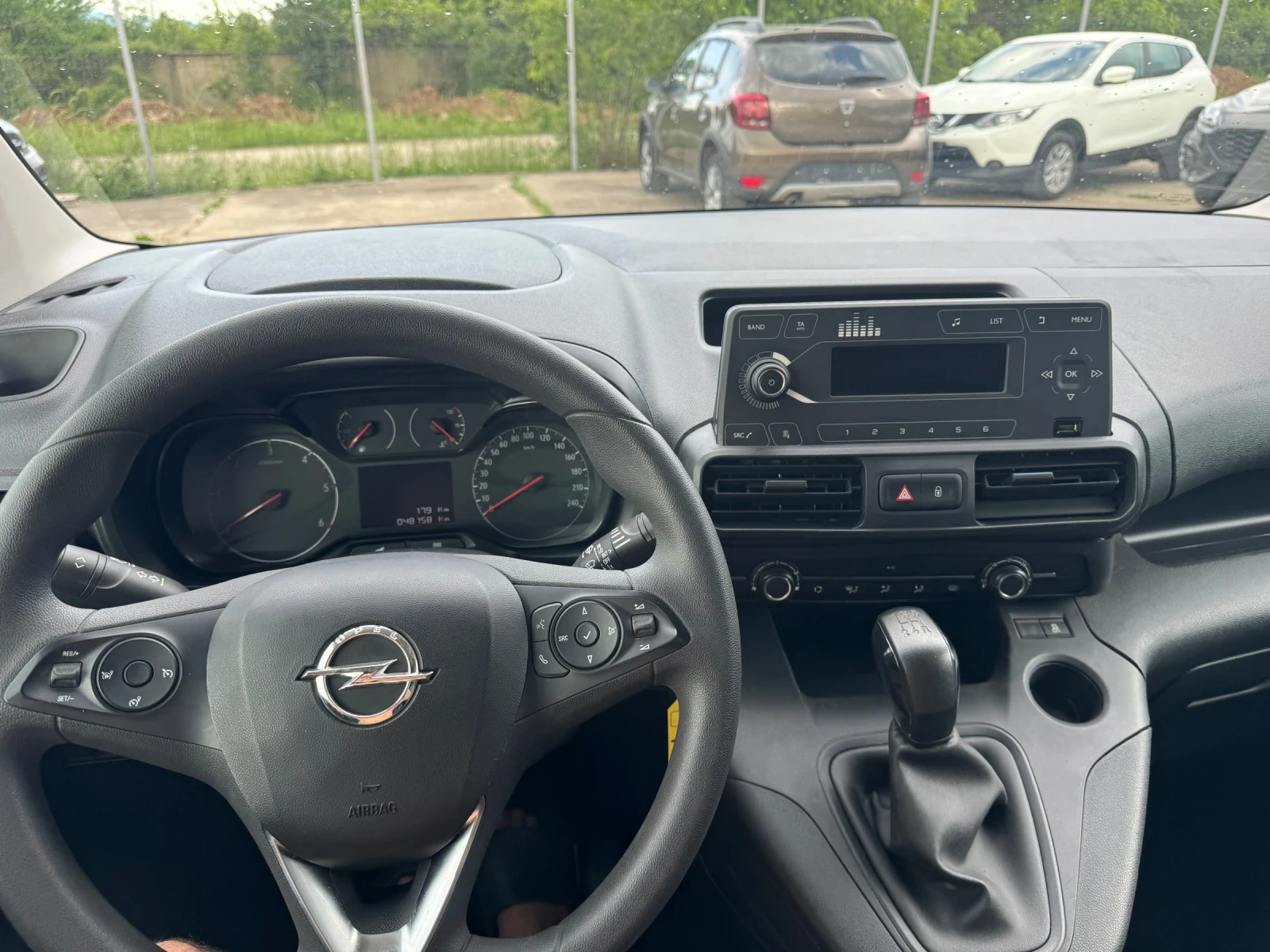 Opel Combo 47000 km, снимка 7 - Автомобили и джипове - 54543730